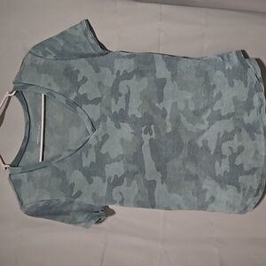 American Eagle T shirt